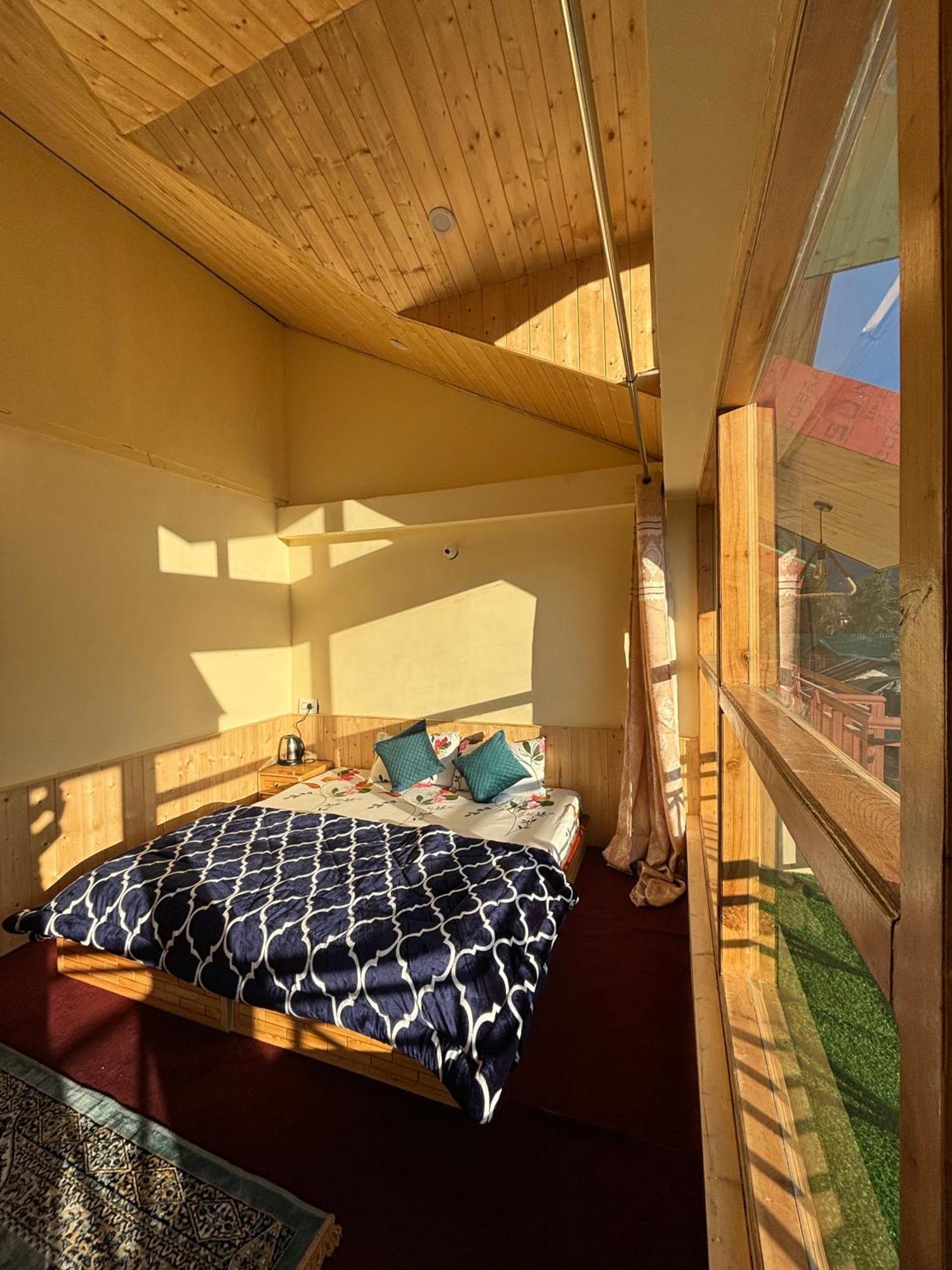 The Pineapple Home Manāli Exterior foto